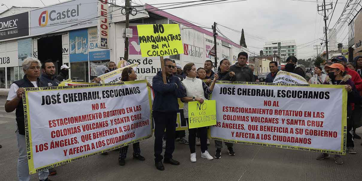 Vecinos cerraron la 25 Poniente, no quieren el Estacionamiento Rotativo