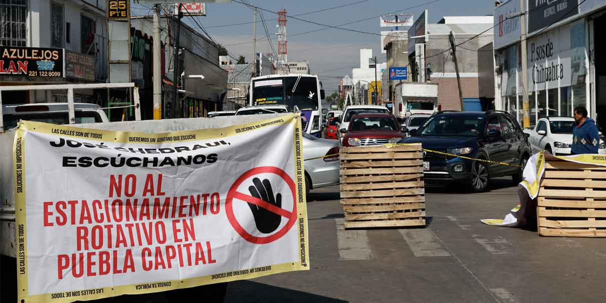 Otra protesta contra los Parquímetros, vecinos cerraron el bulevar Atlixco