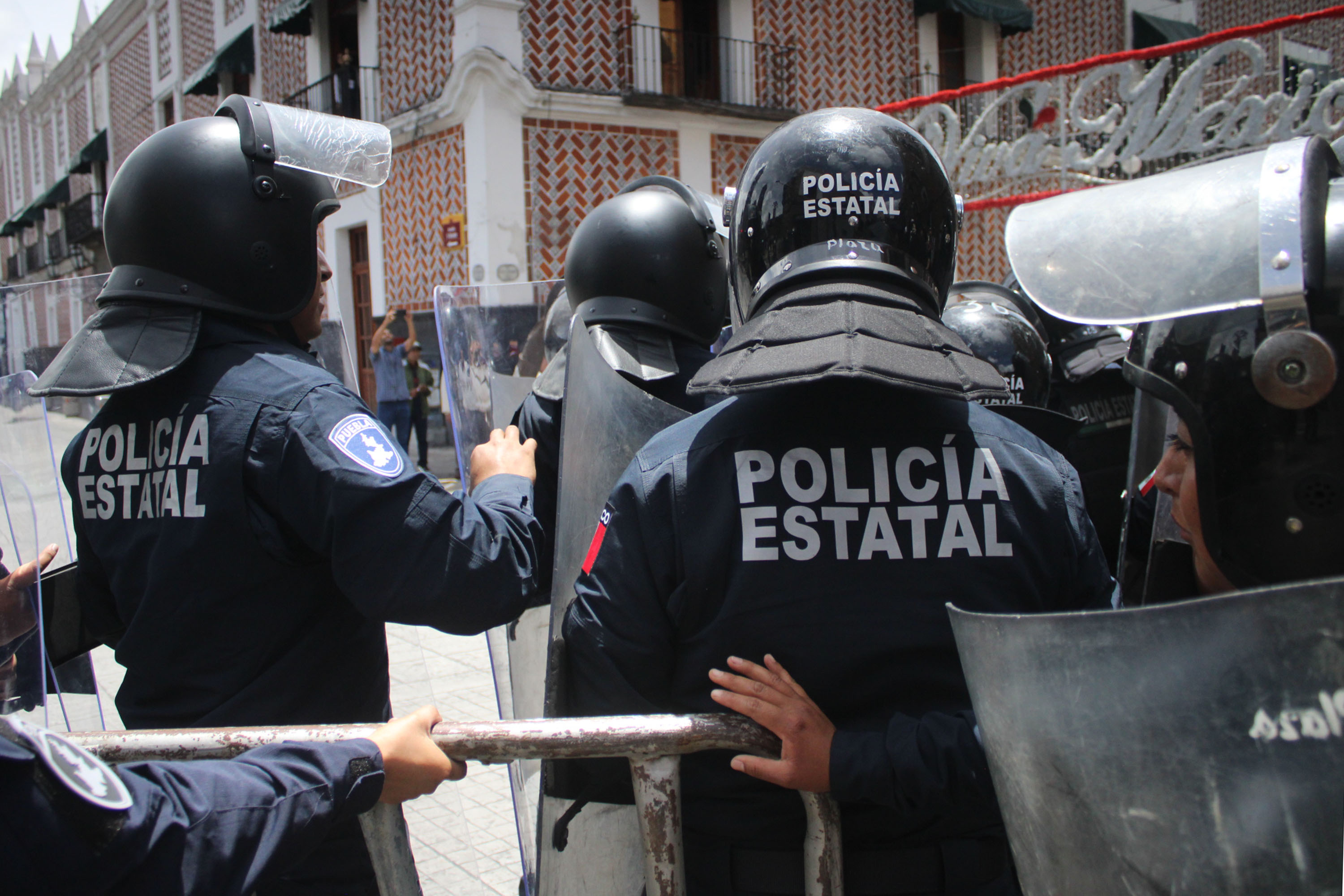 policías