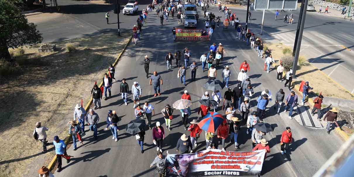 Marcha de la 28 de Octubre exigen justicia por asesinato de Meztli Sarabia; causan bloqueos viales en Puebla