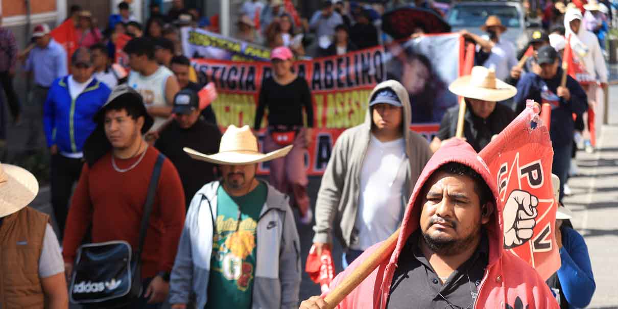 Marcha de la 28 de Octubre exigen justicia por asesinato de Meztli Sarabia; causan bloqueos viales en Puebla