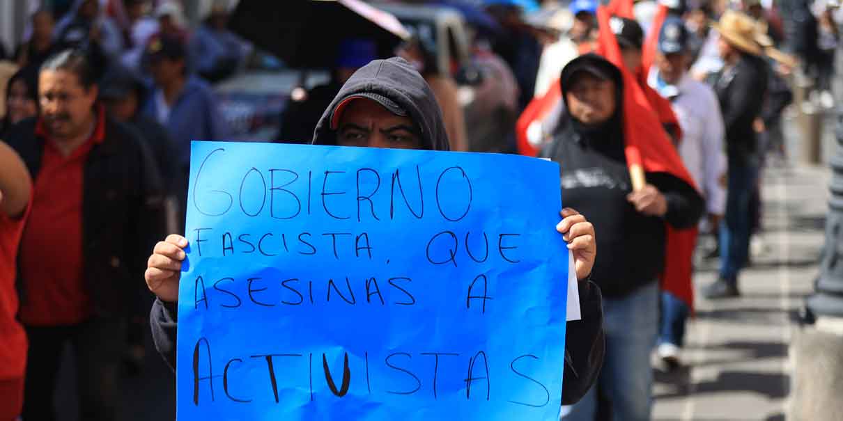 Marcha de la 28 de Octubre exigen justicia por asesinato de Meztli Sarabia; causan bloqueos viales en Puebla