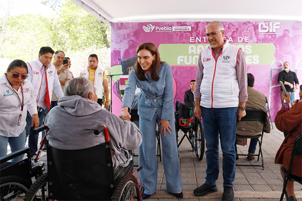 MariElise Budib, entregó aparatos funcionales en la Unidad Médica Integral