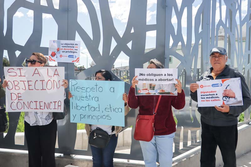 Más de 7 mil médicos piden al Congreso respetar su derecho a la objeción de conciencia