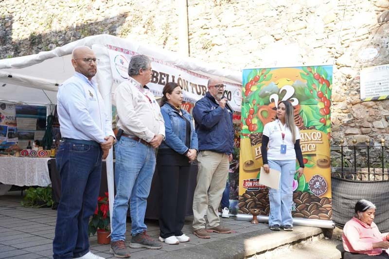 Fortalecen profesionalización de prestadores de servicios en Huauchinango