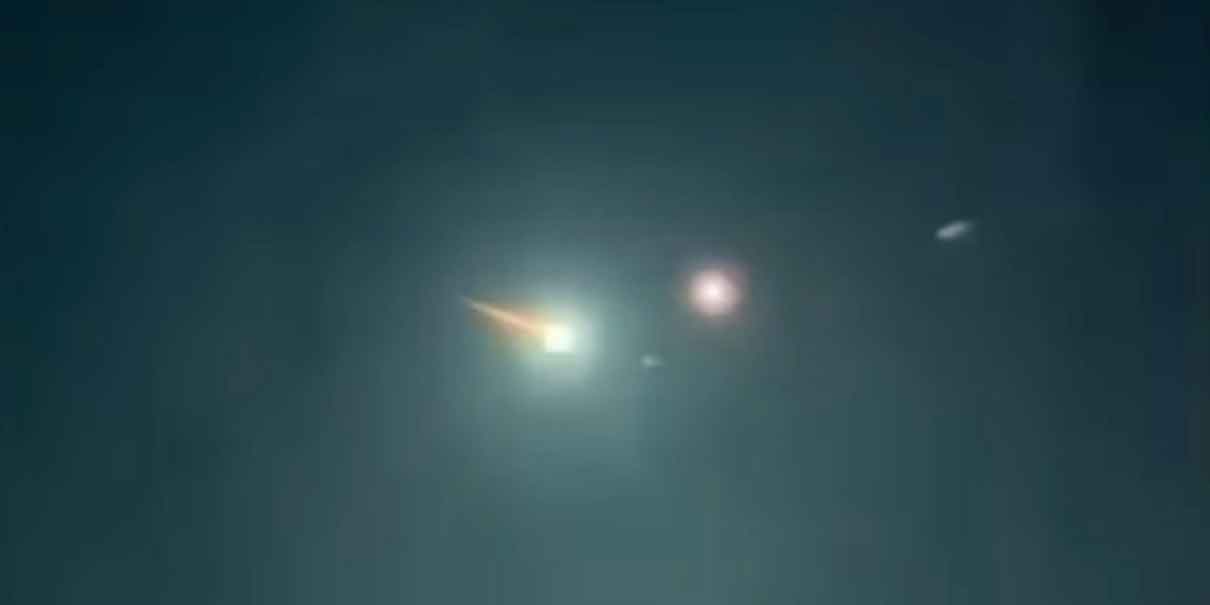 ¿Meteorito en Monterrey? Captan espectacular luz en el cielo nocturno