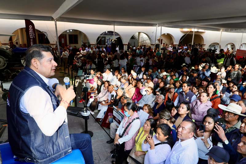 Armenta fortalece el campo en Cuautinchán con fertilizantes, maquinaria y obras comunitarias