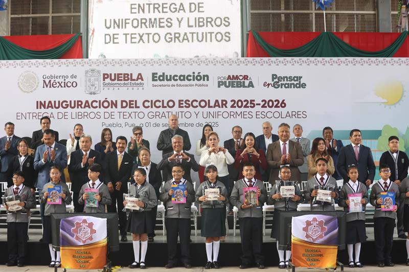Estudiantes poblanos recibirán uniformes y zapatos escolares; hoy inició la entrega