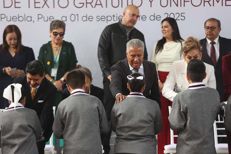 Estudiantes poblanos recibirán uniformes y zapatos escolares; hoy inició la entrega