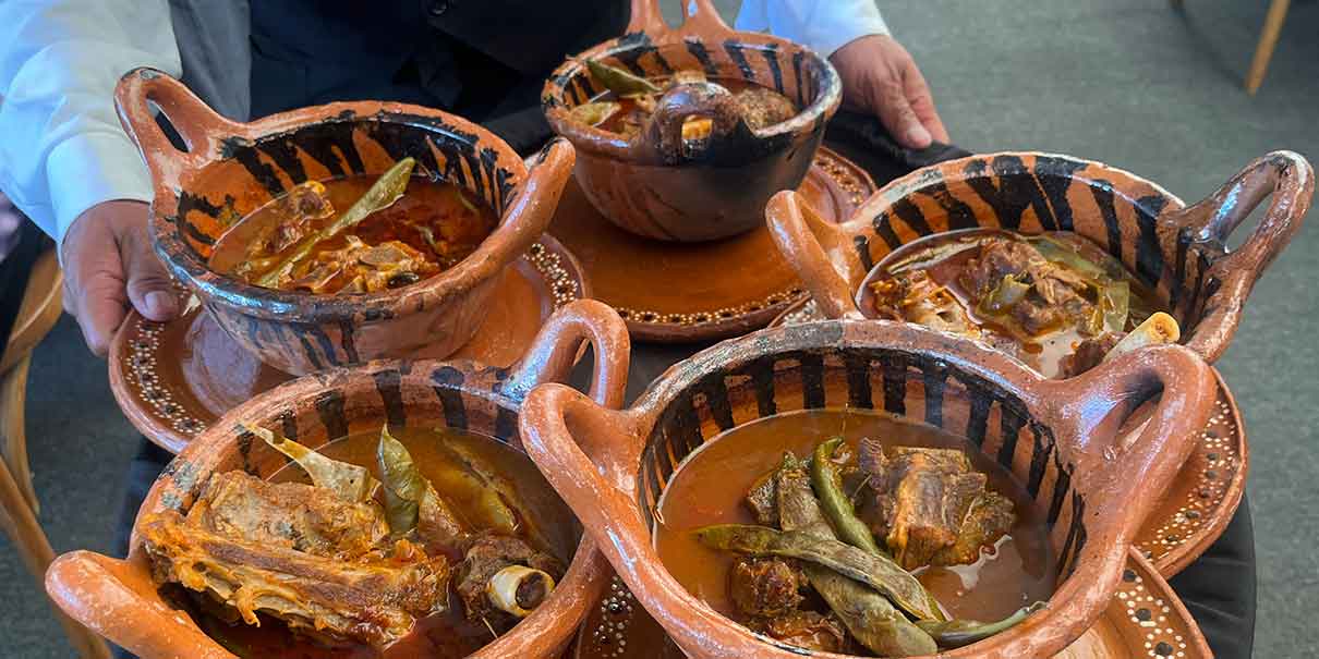 Mole de caderas es uno de los platillos más representativos de Puebla
