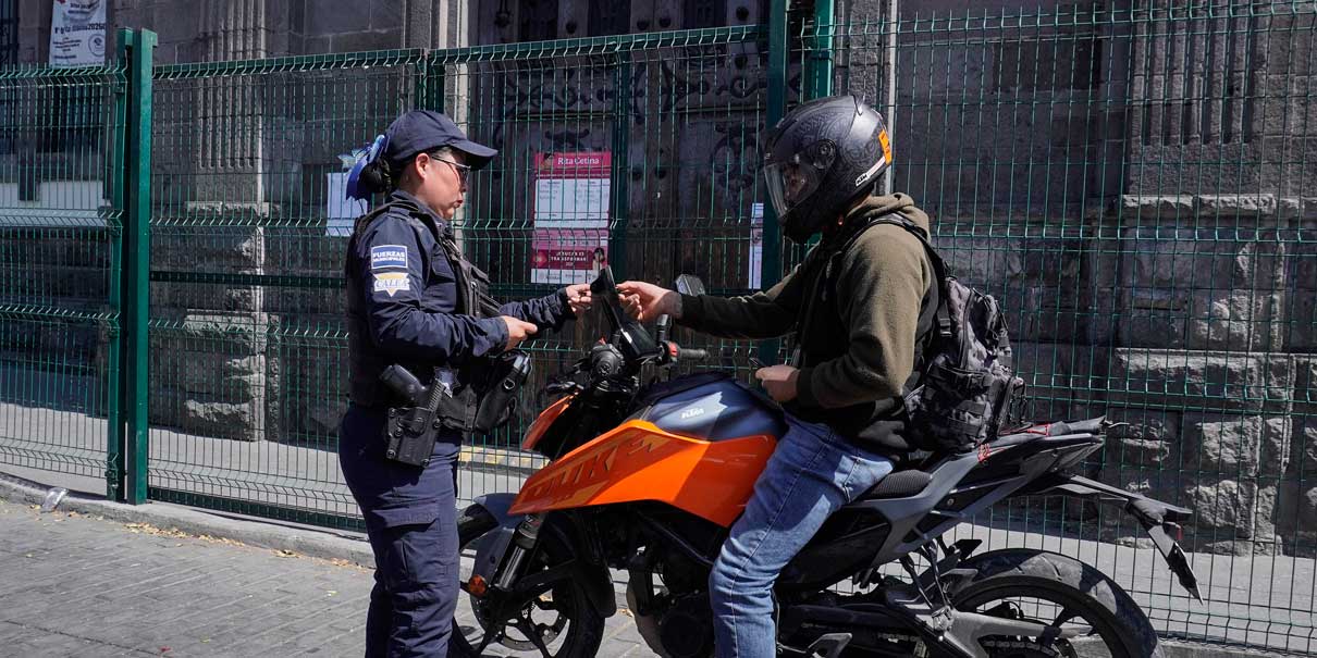 Motos