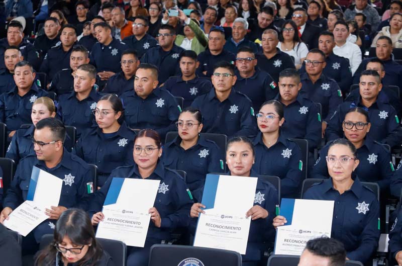 Puebla fortalece seguridad con graduación de 303 policías de proximidad