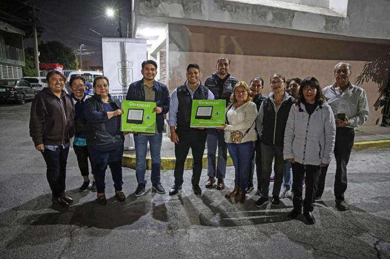 Omar Muñoz entrega iluminación y mejora la seguridad en Malinalli II