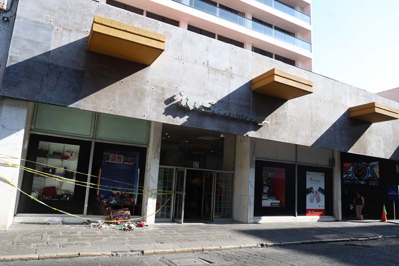 Otro cristalazo al Sanborns del Centro Histórico de Puebla