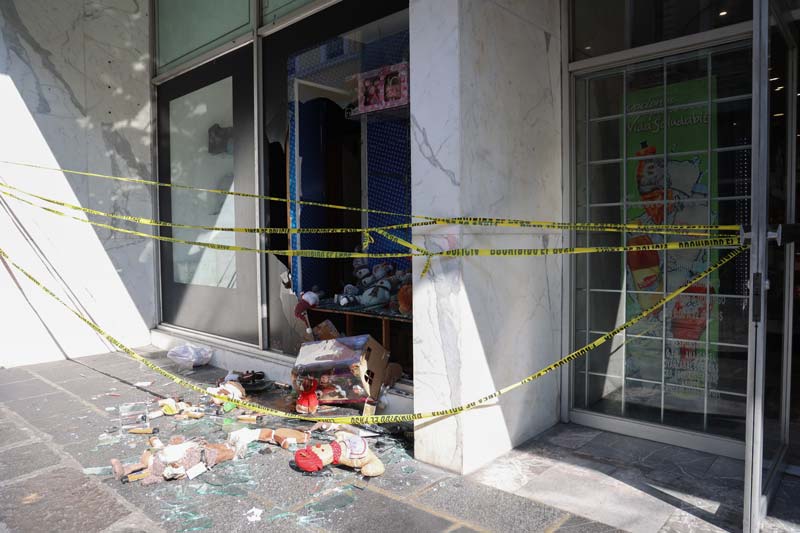 Otro cristalazo al Sanborns del Centro Histórico de Puebla