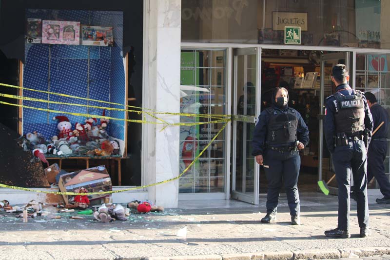 Otro cristalazo al Sanborns del Centro Histórico de Puebla