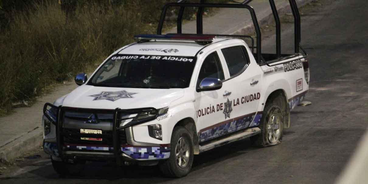 Balacera en Periférico deja una patrulla volcada