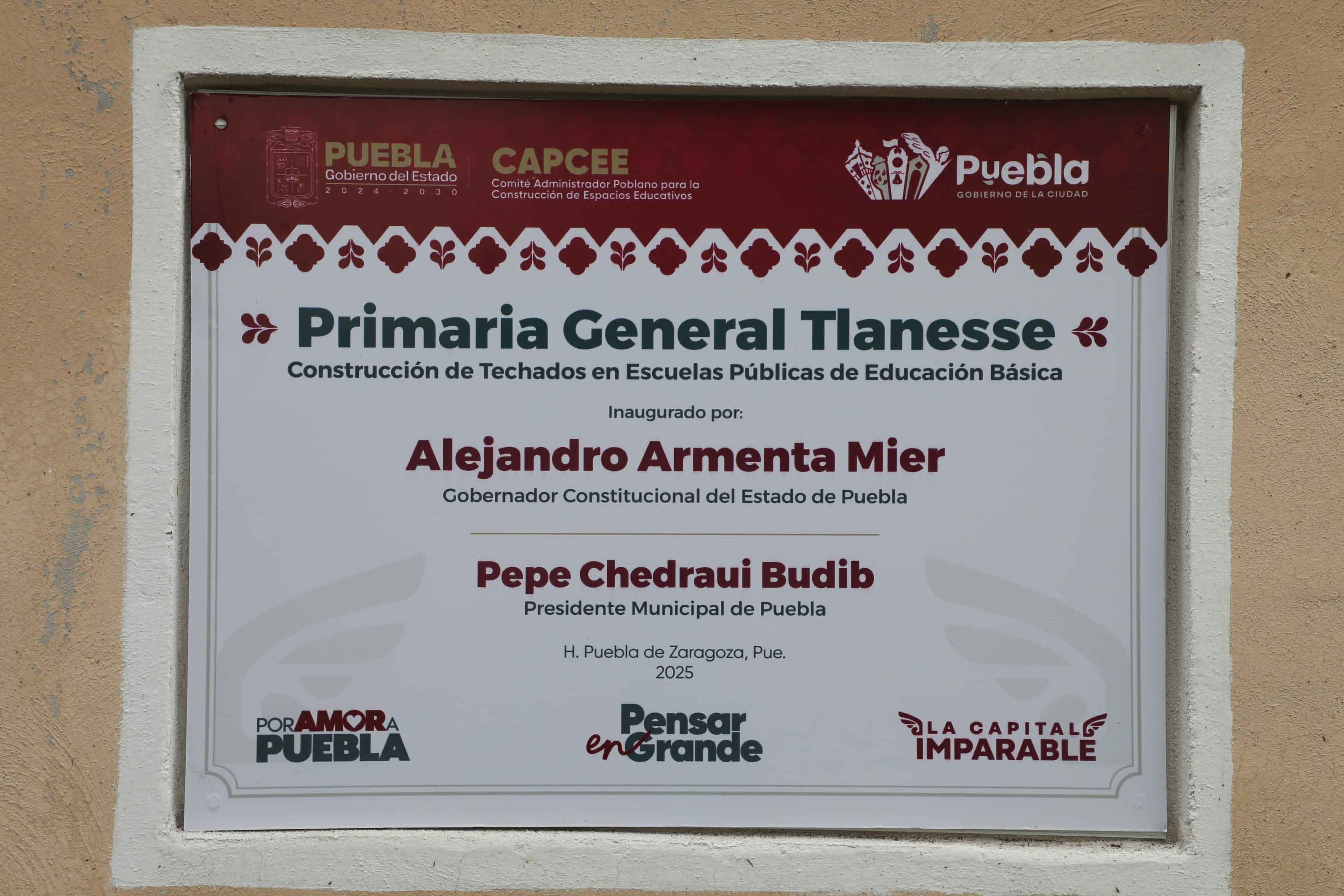 Pepe Chedraui entrega techado escolar con captación pluvial en la Primaria General Tlanesse