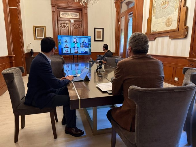 En video llamada el presidente muncipal recibió la noticia