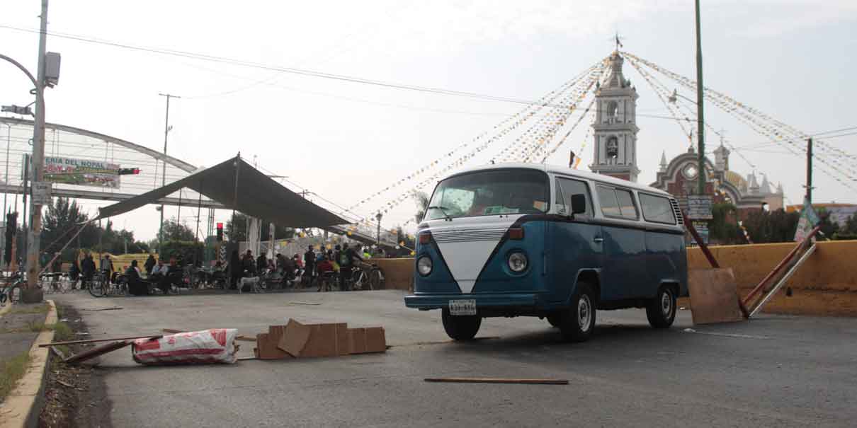 Bloqueo en la federal a Atlixco sigue activo; manifestantes exigen diálogo con alcaldesa