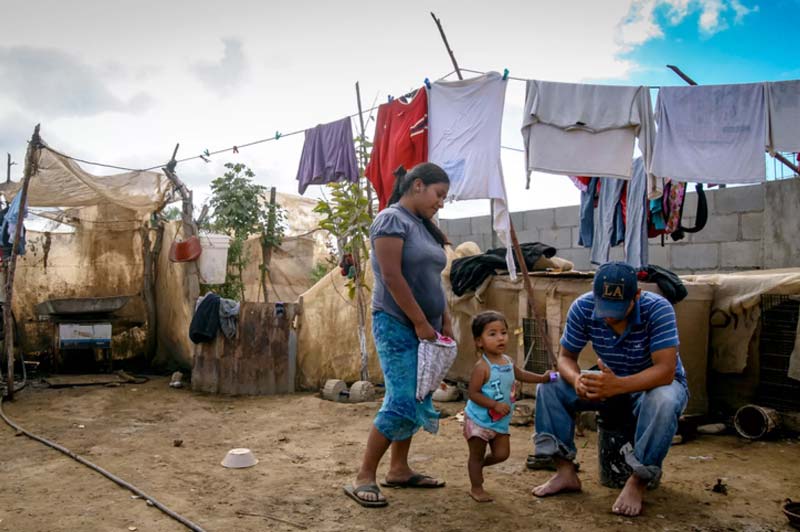 México reduce la pobreza: 13.4 millones superan la pobreza, pero 6 de cada 10 enfrentan carencias sociales