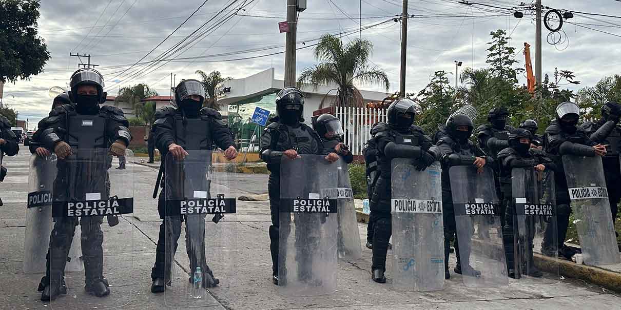 Policías rodean pozo