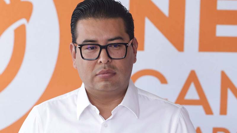 Néstor Camarillo.