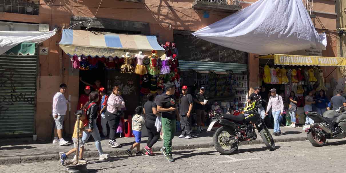 Conflicto por espacios públicos entre ambulantes en Puebla sigue bajo atención