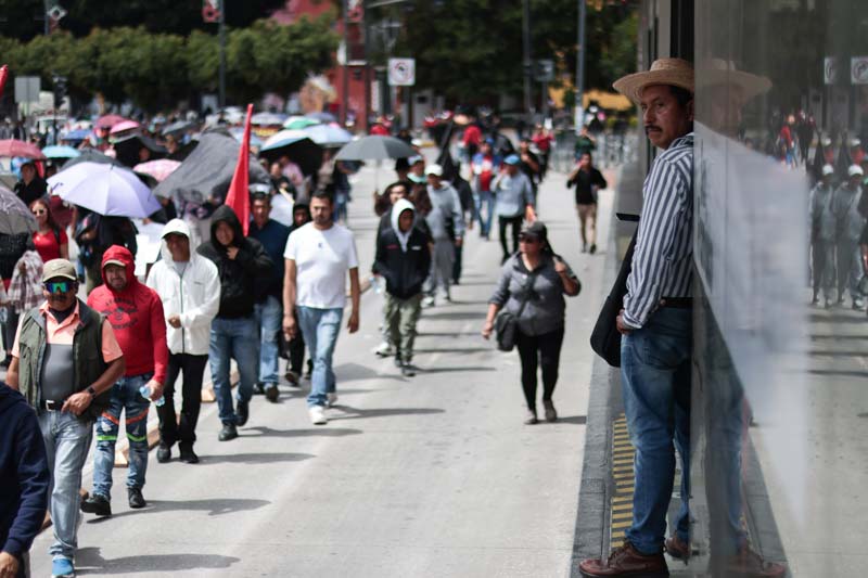 Protesta de la UPVA 28 de Octubre provoca cierre del bulevar 5 de Mayo