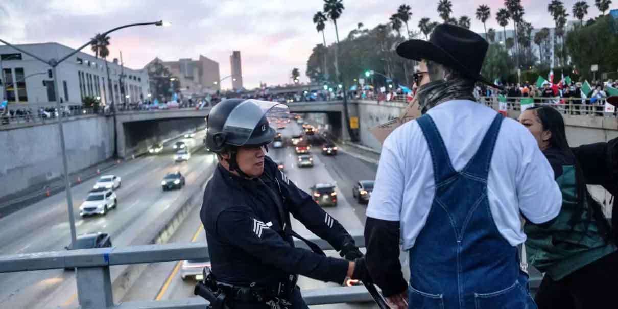 Protestas contra redadas de ICE crecen en EU; Pentágono manda más refuerzo militar
