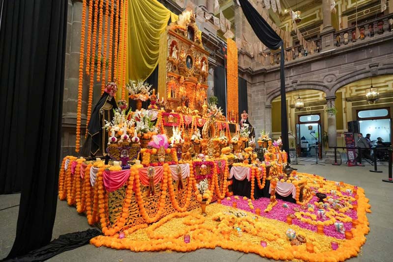Puebla celebra el Día de Muertos con 30 ofrendas en el Corredor 2025
