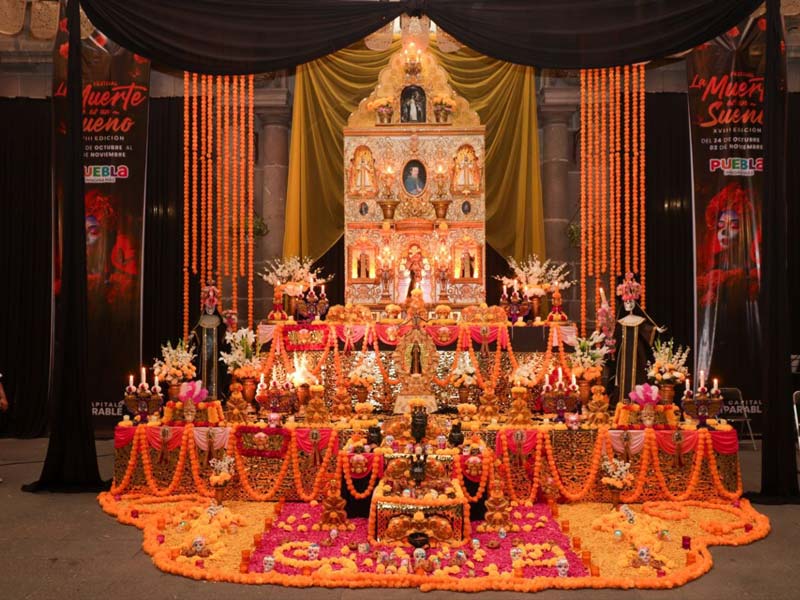 Puebla celebra el Día de Muertos con 30 ofrendas en el Corredor 2025