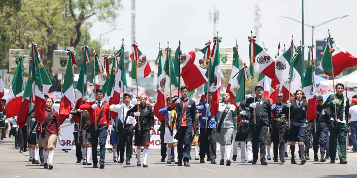 Miles de personas abarrotaron y disfrutaron la fiesta cívica por la Batalla de Puebla