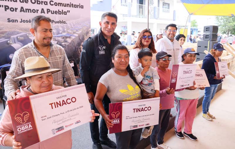 Puebla entrega apoyos y obras comunitarias en San José Ozumba; familias reciben tinacos y calentadores
