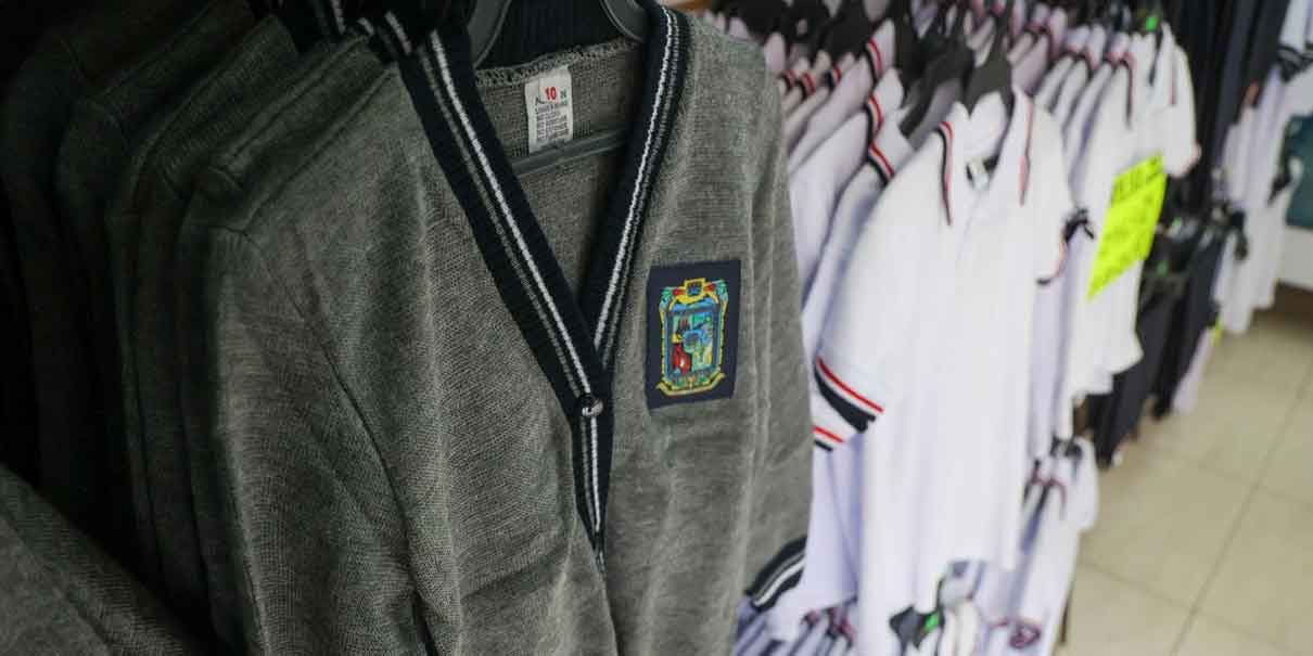 Puebla garantiza uniformes y zapatos escolares gratuitos para 2025-2026