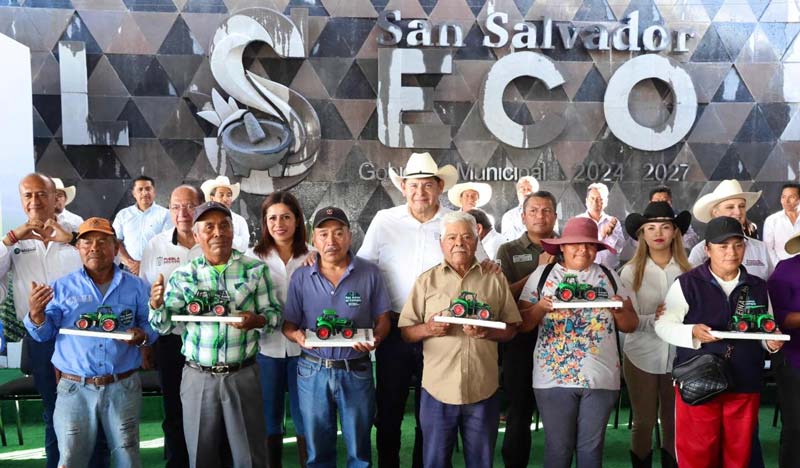 Entregan apoyos al campo en El Seco y anuncian carretera de doble carril en Puebla