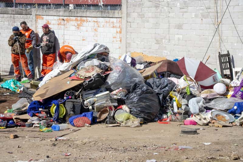 Limpian colonia Villa Verde en Puebla y retiran 30 toneladas de basura