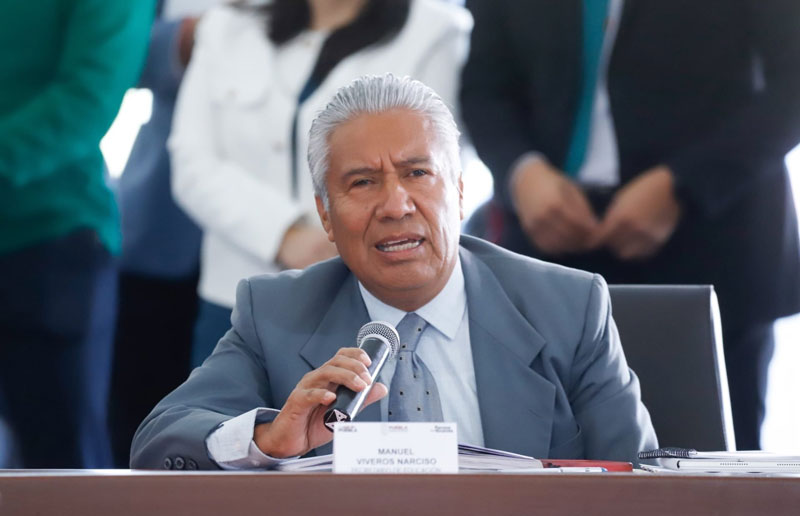 Manuel Viveros Narciso informó que Puebla respaldará la estrategia nacional para regular el uso de celulares en escuelas.