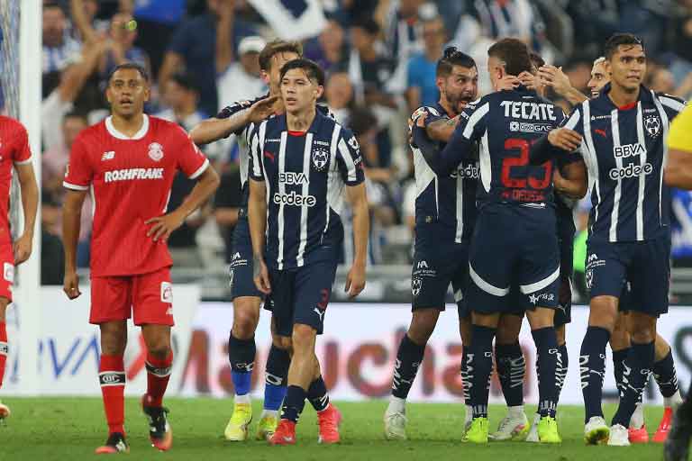 Rayados ganan con lo justo y los Diablos respiran; empate gris entre Tuzos y Águilas
