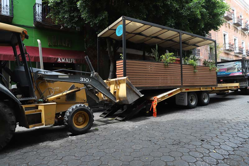 Bares y restaurantes utilizan Parklets como “cantinas”; ya retiraron 7