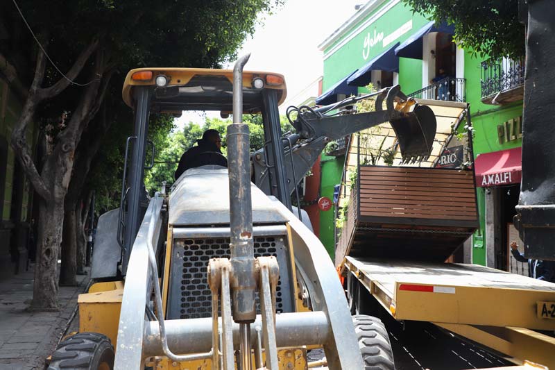 Bares y restaurantes utilizan Parklets como “cantinas”; ya retiraron 7