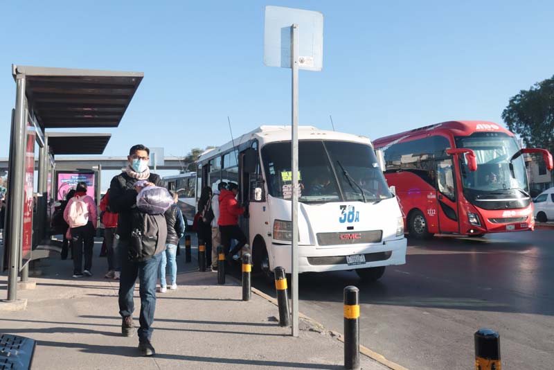 Paro del transporte público en Puebla deja esperas de hasta 25 minutos
