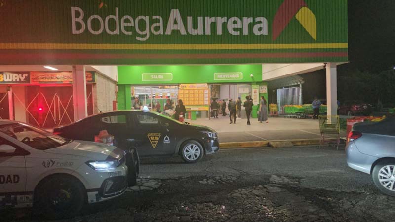Comando armado realiza robo de celulares en Bodega Aurrera Xilotzingo