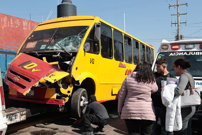 Conductor de Ruta 10 huye tras arrollar a peatones en la 24 Sur en Puebla