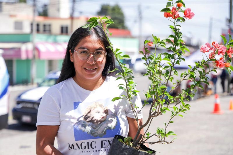 Lupita Cuautle lleva Jornada de Proximidad Social a San Francisco Acatepec