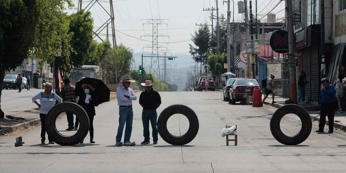 Bulevar Valsequillo y avenida Las Torres sin paso, sigue el bloqueo de ejidatarios