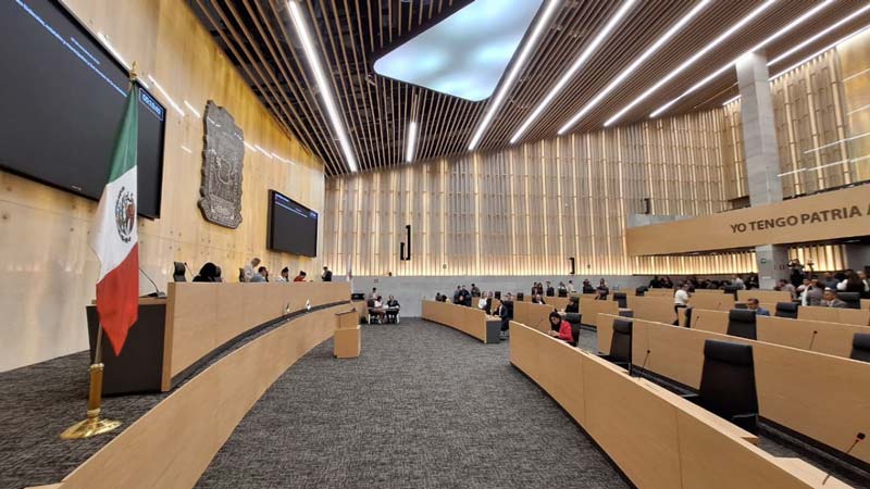 Se mantienen titulares de Secretaría y área jurídica del Congreso pese a exhorto de la SCJN