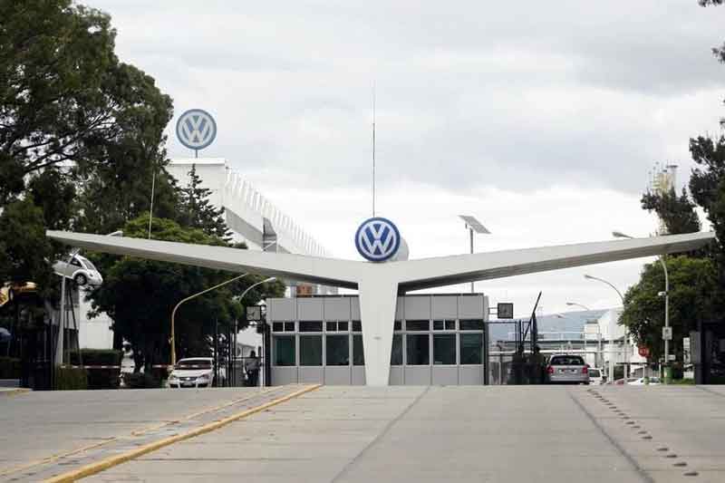 Se aproxima emplazamiento a huelga en VW; alza del 14% al salario es la petición
