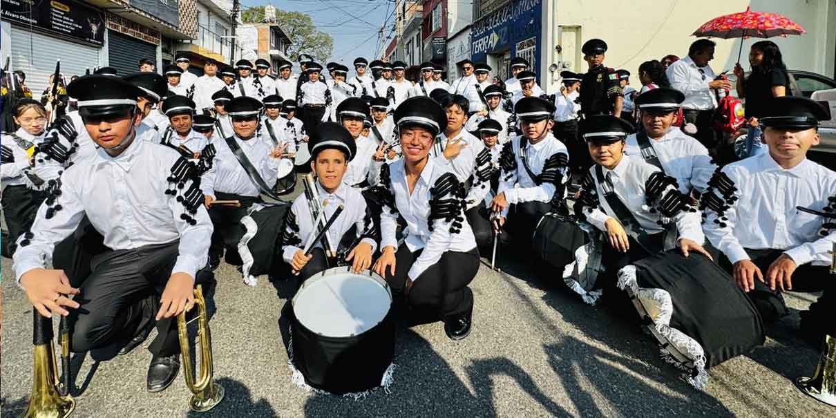 Secundaria Melchor Ocampo de Atlixco vuelve a brillar en el desfile del 5 de mayo