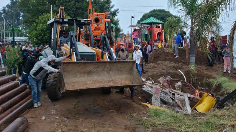 Habitantes de Xoxtla lograron el retiro de maquinaria del SOAPAP tras las protestas por el agua.